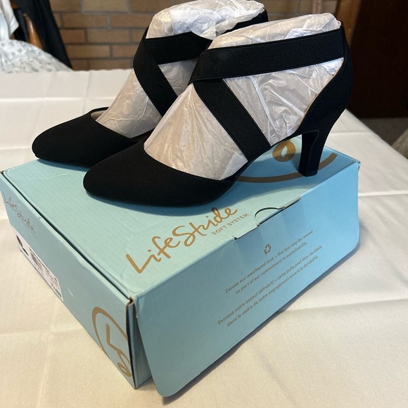 NEW Life Stride Gallery Womens Comfort Insole Almond Toe Pumps Black Size 7.5W - Picture 1 of 8